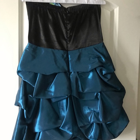 Trixxi formal dress - Picture 3 of 5